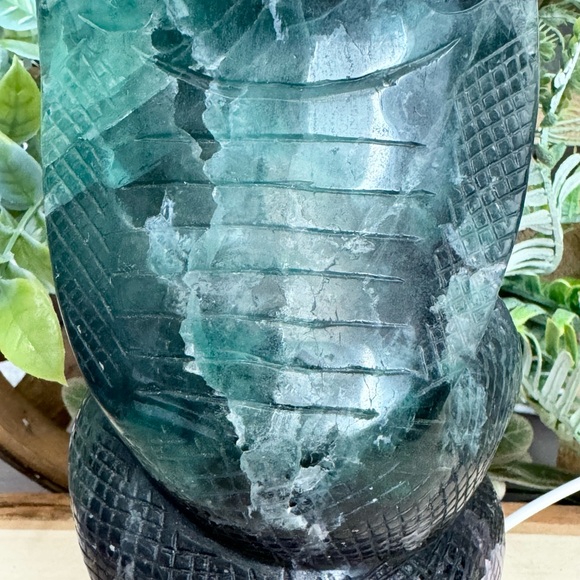 4lb Fluorite UV Reactive Snake w/ Light Stand - Picture 7 of 11